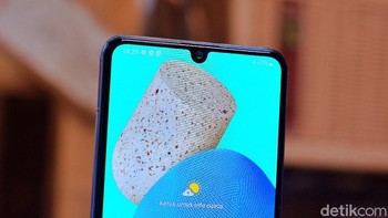 Vendor asal Korea Selatan ini masih mengadopsi Infinity U yang menjadi sarang bagi kamera selfie berukuran 20 MP. Foto: Adi Fida Rahman/detikINET