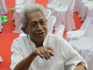 Sastrawan Akhudiat Tutup Usia