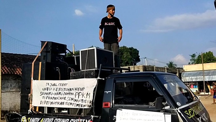 Seniman di Kuningan jual alat musik di tengah pandemi
