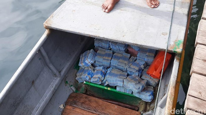 Seorang kepala bank pelat merah tewas dalam insiden tabrakan 2 speedboat di Halmahera Selatan. Korban membawa uang tunai senilai Rp 4 miliar. (dok Polres Halsel)
