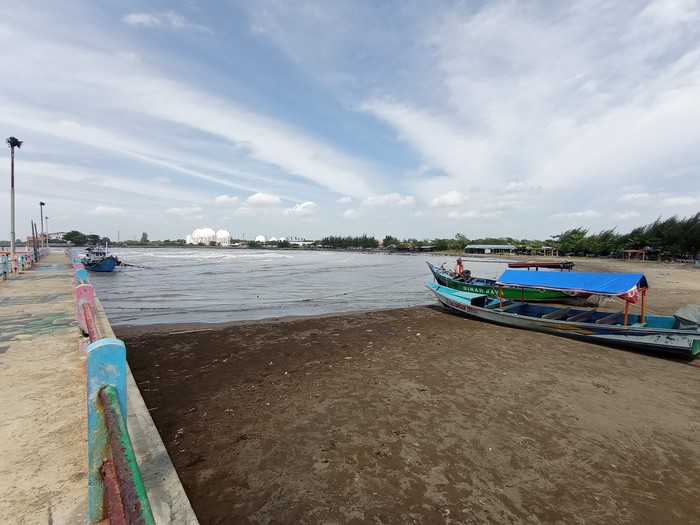 Sepinya Pantai Bali Indramayu, Perjuangan Pengelola-Pedagang Melanjutkan Hidupnya