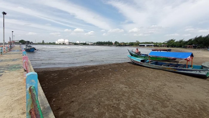 Sepinya Pantai Bali Indramayu, Perjuangan Pengelola-Pedagang Melanjutkan Hidupnya