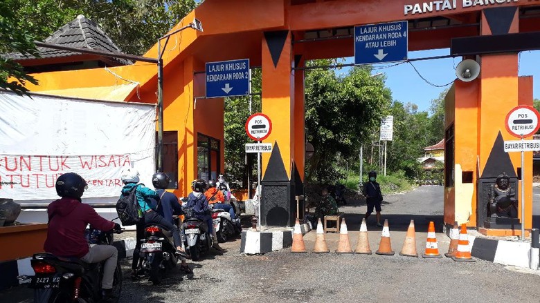 Suasana Tempat Pemungutan Retribusi (TPR) Baron di Kabupaten Gunungkidul. Suasana Tempat Pemungutan Retribusi (TPR) Baron di Kabupaten Gunungkidul.