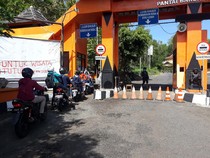 Petugas TPR Baron Kepergok Nyetok Print Tiket Padahal Belum Ada Pengunjung