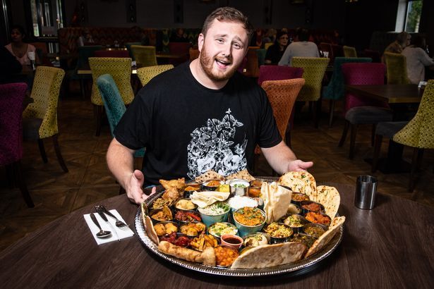 Kalau Bisa Habiskan 7 Kg Kari, Restoran Ini Bakal Beri Kamu Uang Tunai!