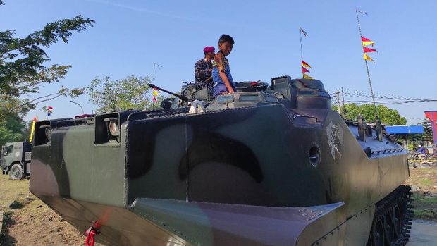 Vaksinasi TNI AL di Jakut