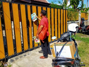 Inspiratif, Warga Banyuwangi Sebar Buku Gratis untuk Pasien Isoman