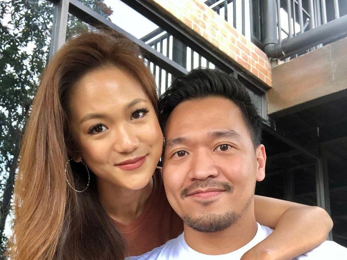 10 Potret Lidya, Pacar Cantik Nobu Saat Santai di Kafe