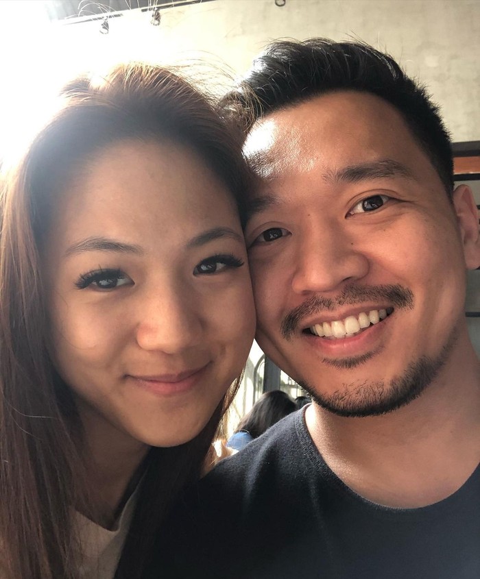 10 Potret Lidya, Pacar Cantik Nobu Saat Santai di Kafe