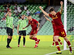 AS Roma Dibantai Real Betis 2-5, Mourinho Diusir Wasit