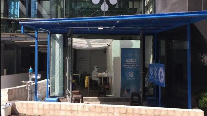 Asyik, Bandung Juga Ada Tes COVID Drive Thru Lho Ketersediaan tes dan pelacakan (tracing) Covid-19 di masyarakat sangat penting dalam menanggulangi pandemi. Kini layanan drive thru COVID hadir di tiga provinsi. Bandung salah satunya.