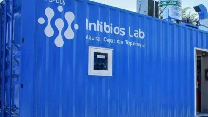 Ketersediaan tes dan pelacakan (tracing) Covid-19 di masyarakat sangat penting dalam menanggulangi pandemi. Kini layanan drive thru COVID hadir di tiga provinsi. Bandung salah satunya.