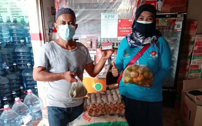 Kementerian Sosial menggandeng BNI untuk menyalurkan Bansos Program Keluarga Harapan terdampak pandemi. Ada 4,1 juta penerima sejak 2016 lalu.
