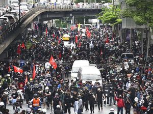 Demo soal COVID di Bangkok Ricuh Lagi, Sejumlah Massa Disebut Tertular Virus