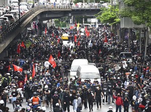 Demo soal COVID di Bangkok Ricuh Lagi, Sejumlah Massa Disebut Tertular Virus