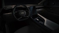 Hyundai Custo dibekali beberapa fitur premium, di antaranya layar hiburan berukuran 10,4 inci, sunroof, ambient light, kursi berventilasi dengan fitur pijat, dan kontrol iklim dua zona. Foto: Hyundai Beijing
