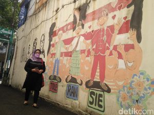 Cerita Wadah Kerupuk dan Merawat Kebinekaan di Gang Ruhana