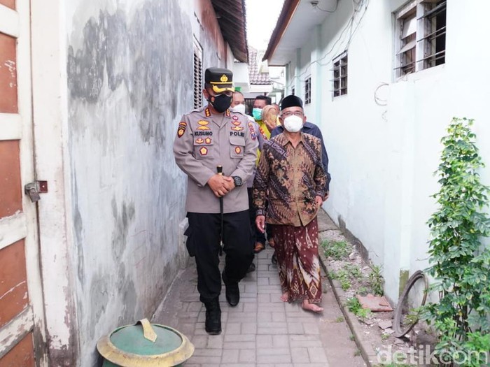 Kapolresta Sidoarjo Kombes Kusumo mengajak ulama untuk mensosialisasikan dan mengimbau masyarakat agar tetap mematuhi protokol kesehatan 6M. Ia juga tak lupa memohon doa agar pandemi COVID-19 segera berlalu.