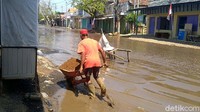 Banjir rob menjadi pemandangan sehari-hari di Kelurahan Panjang Wetan.