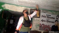 Rumah di kawasan ini juga pendek-pendek. Hal itu karena warga sudah tiga kali meninggikan tanah hingga total sekitar 1,7 meter sejak tahun 2010 silam.