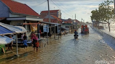 Kondisi Permukiman Warga Pekalongan yang Diprediksi Akan Tenggelam