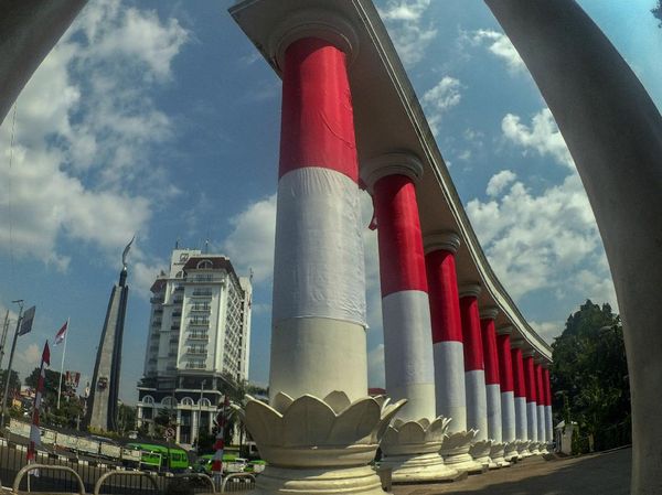 Kala Gerbang Sembilan Berbalut Saka Merah Putih