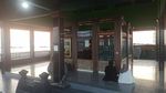 Makam di Demak Ini Tampak Terapung di Lautan