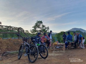 Menikmati Oemah Kayu Embun yang Cantik di Bukit Barisan Jambi