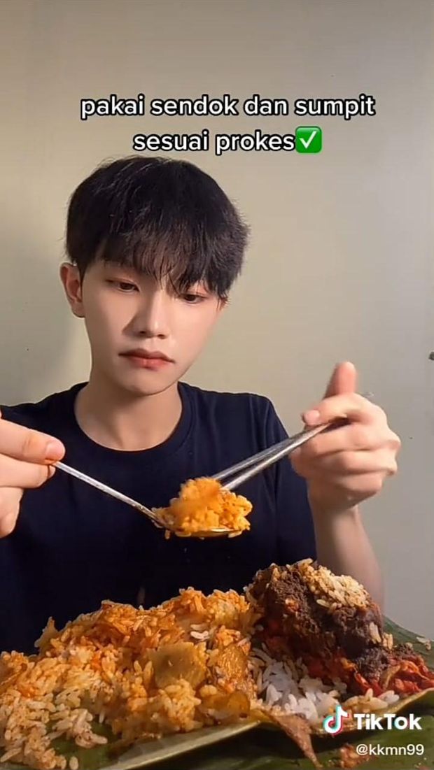 Begini Jadinya Kalau Nasi Padang Dimakan dengan Kimchi