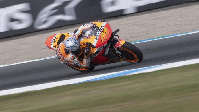 ASSEN, NETHERLANDS - JUNE 25: Pol Espargaro of Spain and Repsol Honda Team  rounds the bend during the MotoGP of Netherlands - Free Practice at TT Circuit Assen on June 25, 2021 in Assen, Netherlands. (Photo by Mirco Lazzari gp/Getty Images)