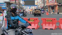 Semua masyarakat diimbau untuk mengikuti aturan tersebut. Ada sejumlah kalangan yang dikecualikan seperti mobil pelat dinas, aparat yang bertugas hingga mobil ambulans. 
