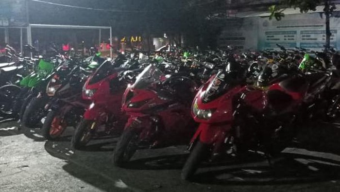 Ratusan sepeda motor yang diamankan di Mapolres Klaten, Sabtu (7/8/2021).