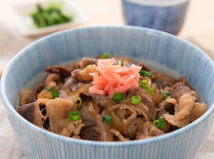 Resep Beef Bowl ala Yoshinoya yang Gurih Manis Bumbunya