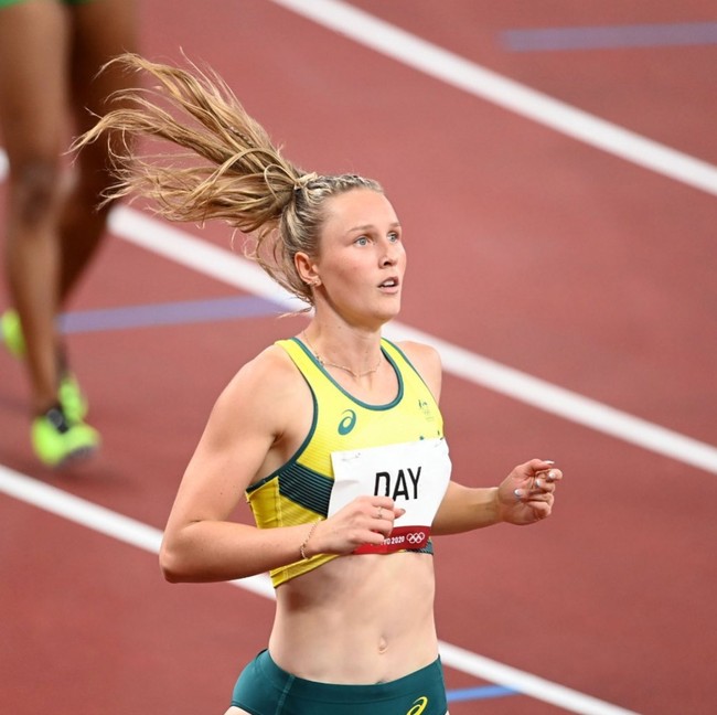 Riley Day berlaga di kompetisi cabang olahraga atletik nomor 200m putri. Ia berhasil sampai semifinal namun gagal melaju ke final. Foto: Instagram/@_rileyday