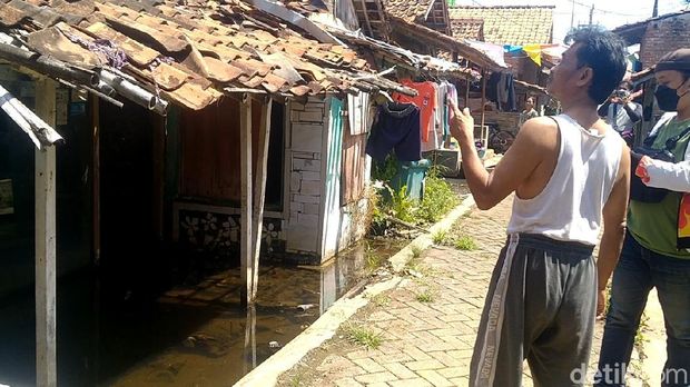 Rumah warga di Kelurahan Panjang, Kecamatan Pekalongan Utara, Kota Pekalongan, Sabtu (7/8/2021).
