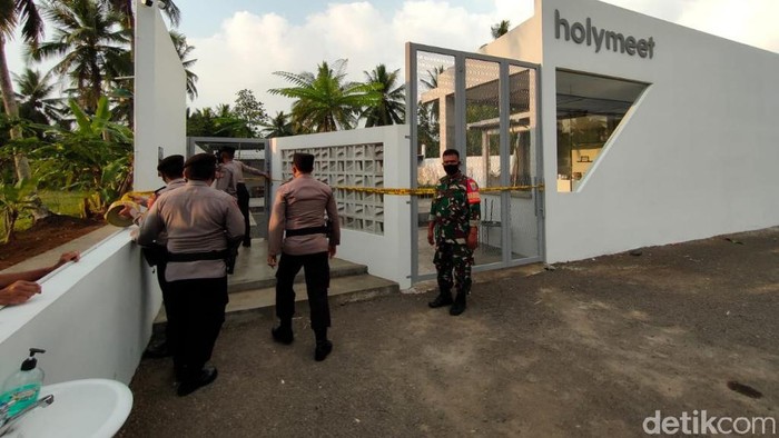 Sebuah kafe di Ciamis disegel petugas gegara langgar PPKM
