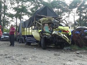 Tabrak Belakang Truk di Tol Cipularang, Satu Orang Tewas