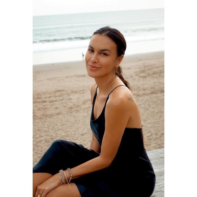 Memiliki darah campuran dari kedua orangtuanya membuat Sophia Latjuba memiliki paras yang rupawan. Tak tanggung-tanggung, Sophia Latjuba pernah mengungkapkan bahwa dirinya memiliki darah campuran dari 6 negara, yaitu Jerman, Austria, Hongaria, Czech, Arab, dan Bugis. Foto: Instagram @sophia_latjuba88