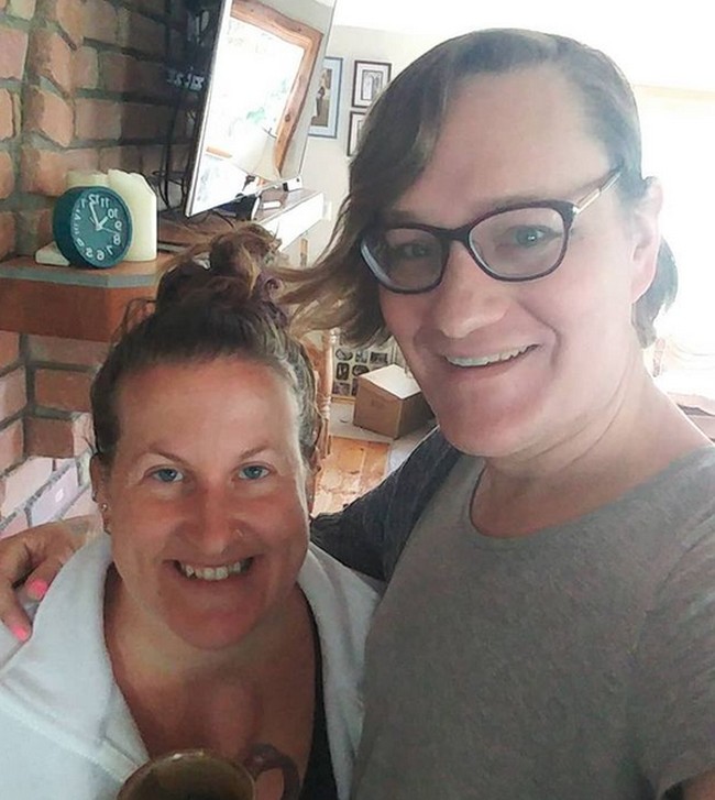 Tea-Lynn pada awalnya sosok suami yang gagah dan tipikal family man. Pada Desember 2019, Tea-Lynn mengungkapkan keinginannya menjadi transgender terhadap istrinya. Foto: dok. Instagram/@tealynnvd