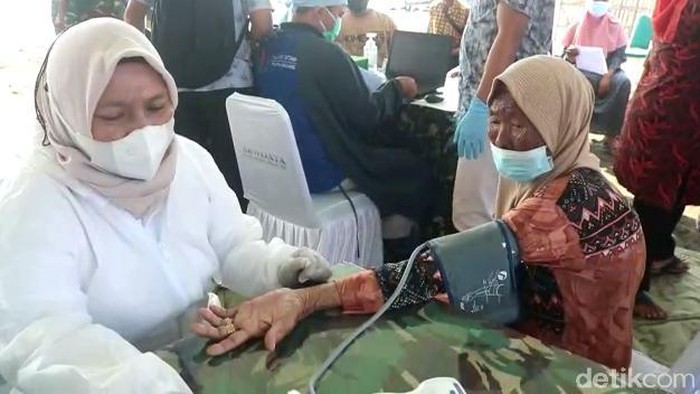 TNI dikerahkan untuk mempercepat vaksinasi di pesisir Karawang
