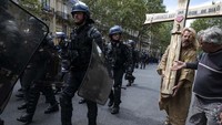 Macron berharap aturan ini dapat mendorong semua orang Prancis untuk vaksinasi COVID-19 dan bisa mengalahkan virus corona terutama varian Delta yang menyebar cepat.