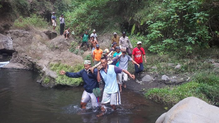 Seorang wisatawan tewas terjatuh ke dasar Air Terjun Triban, di lereng Gunung Bromo.