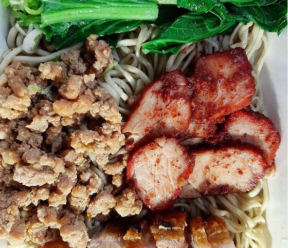 Yummy! Kwetiau Goreng Babi Enak Bisa Dicicip di Sini