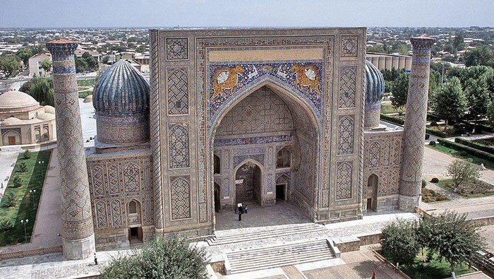 Samarkand tak hanya dikenal dengan kecantikan para wanitanya. Salah satu kota tua di Uzbekistan ini juga memiliki beragam objek wisata andalan lho. Penasaran?