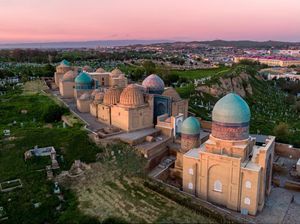 Uzbekistan Subsidi Turis Indonesia-Malaysia Lewat Program Umrah Plus