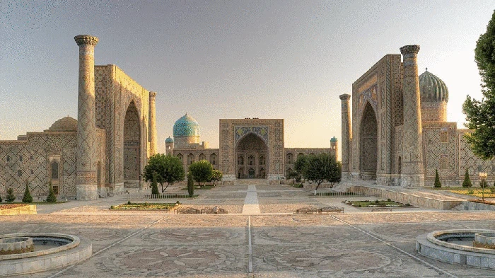 Samarkand tak hanya dikenal dengan kecantikan para wanitanya. Salah satu kota tua di Uzbekistan ini juga memiliki beragam objek wisata andalan lho. Penasaran?