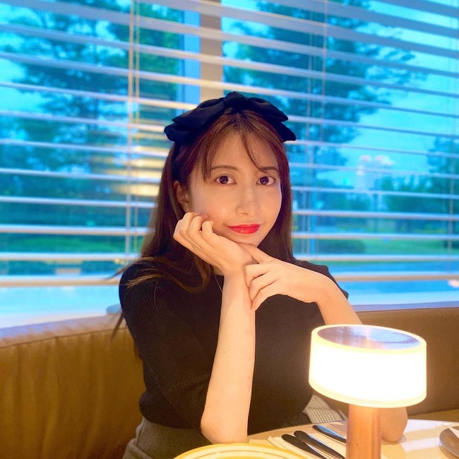 Lee Ji Hoon untuk pertama kali mengungkap perjalanan cintanya dengan Ayane dalam program Same Bed, Different Dreams. Dikatakan jika mereka awalnya bertemu sebagai fans dan idola sampai suatu hari sang aktor jatuh cinta dengannya. Foto: Instagram @ayamiu1209