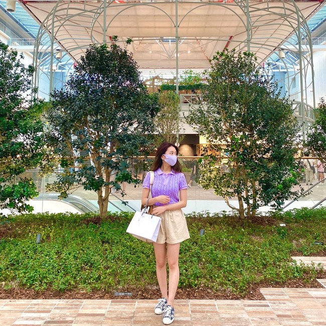 Secara kebetulan, Ayane mengenal seseorang yang mengenal Lee Ji Hoon. Keduanya kemudian diperkenalkan setelah pertunjukan musikal berakhir. Wanita itu pun lalu ikut after-party dengan para aktor dan kru lalu bisa mengenal Lee Ji Hoon secara lebih dekat dan bertukar nomor telepon. Foto: Instagram @ayamiu1209