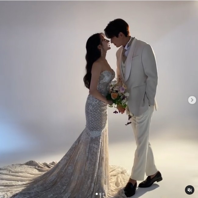 Setelah sukses bertemu idolanya, Ayane mengaku sempat terkejut dengan kepribadian asli Lee Ji Hoon. Dia terlihat berbeda dari yang aku bayangkan. Aku punya imej bahwa dia seperti pangeran. Ketika dia makan di hadapanku, dia mematahkan imej tersebut. Itu terpatahkan tapi aku suka karena dia terlihat seperti manusia biasa, Foto: Instagram @ayamiu1209