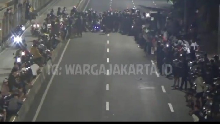 Balap lair tutup jalan di Gunung Sahari (Tangkapan layar Instagram)